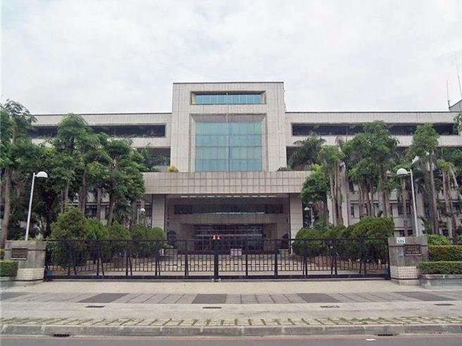 賴姓女行員盜領乾姊妹吳女家族存款1209萬元。高雄高分院法官認為，該交易形式非屬銀行業務範疇，判銀行無責免連帶賠償，仍可上訴。（本報資料照片）