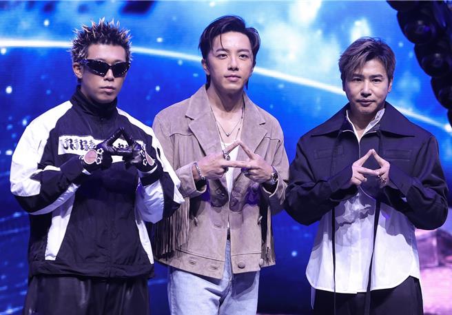 健志（左起）、坤達、歐弟3人聯手合作擔任《原子少年2》導師。（陳俊吉攝）