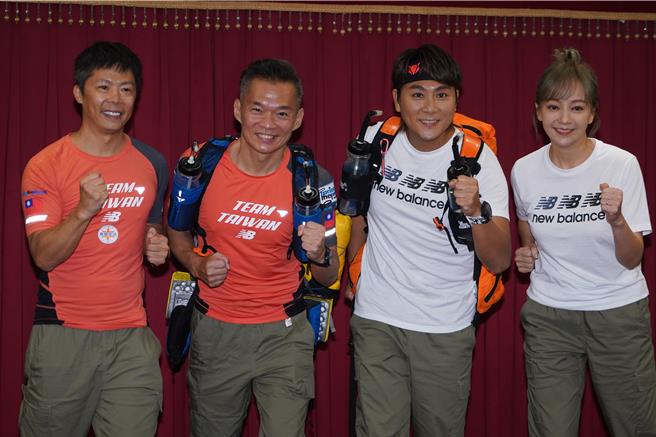 王仁甫（右2）、季芹今与林义杰（左起）、黄张维出席赛前记者会。（池宗玲摄）