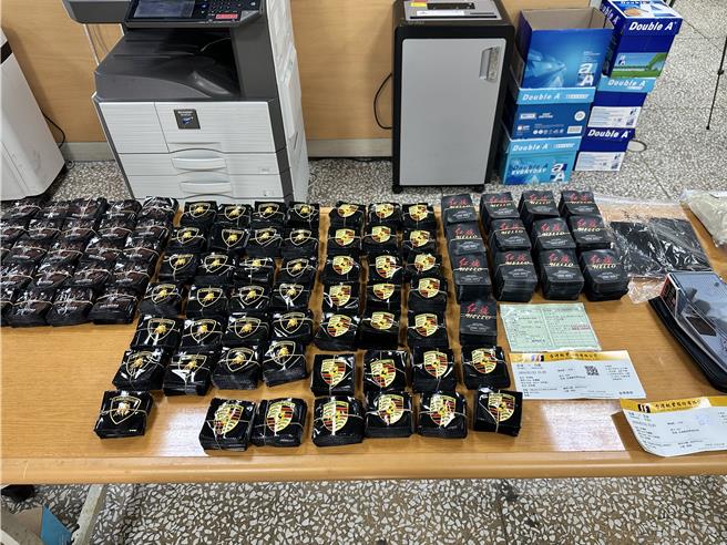 检警见时机成熟，立刻持搜索票登门查缉，除了陈男手上的4包K他命之外，其余毒品均在吴男车上，还查扣咖啡包包装袋1万个及现金19万6000元。（澎湖地检署提供／袁庭尧高雄传真）