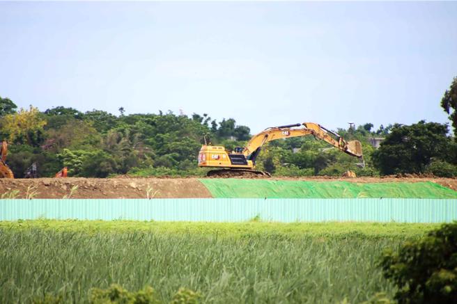台积电在嘉义科学园区规画兴建2座CoWoS先进封装厂，第1座CoWoS厂进行地质钻探时，发现疑似遗迹，目前暂时停工。（吕妍庭摄）