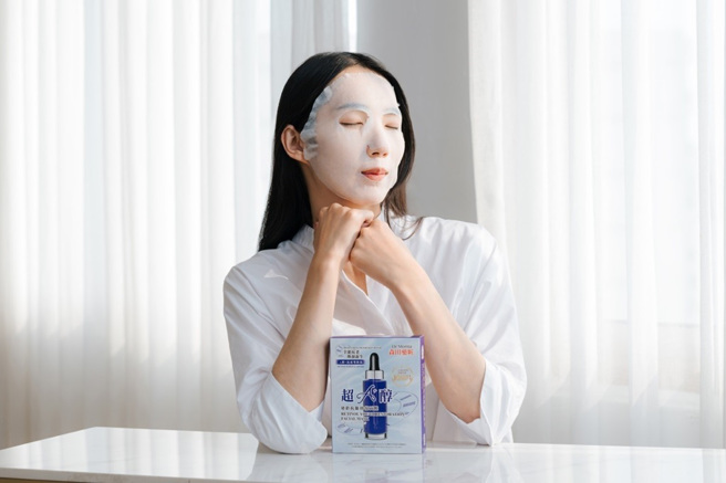 森田药粧超A醇逆龄抗皱修復面膜敷起来清爽不黏腻、解决抗老困扰。（图／森田药粧提供）