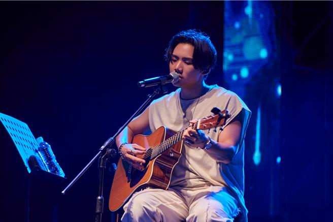 徐暐翔第一次在半夜裡開唱。（吾夜生活節提供）