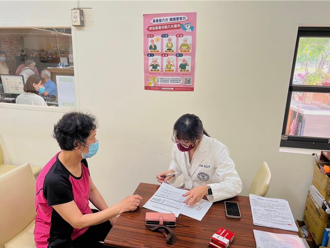 为预防及延缓长辈失能，中市卫生局积极招募辖区医疗（事）机构提供「长者整合性照护评估」服务，截至17日已有141家机构提供服务，将持续招募机构加入。（中市卫生局提供／潘虹恩台中传真）