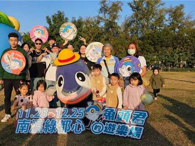 台南观光大使「鱼头君」拥有鱼头造型及四肢，造型猎奇又活泼。（观旅局提供／洪荣志台南传真）