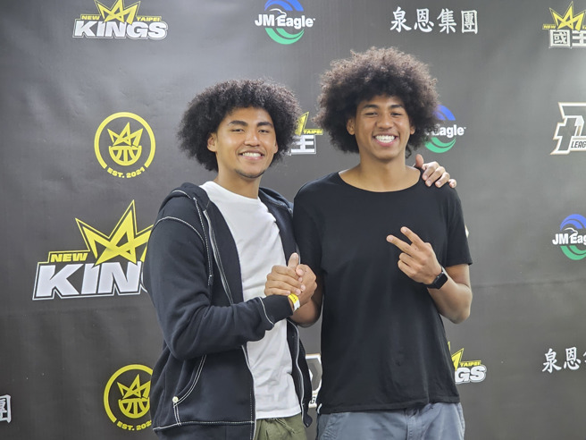 贺丹（左）、贺博今年继续回台参与琼斯杯。（陈筱琳摄）