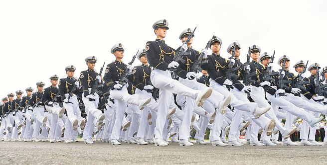 日前赖清德总统在陆军官校建校百年庆祝活动上强调，不能接受「首战即终战」的投降主义。图为黄埔建校100周年校庆。（黄世麒摄）