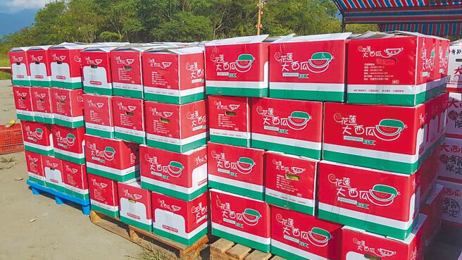 花蓮縣政府、農業部農糧署評估需求推動「花蓮縣0403災後宅配運費補助計畫」，補助農產品運費每件60元，降低農民成本。（花蓮縣政府提供／王志偉花蓮傳真）