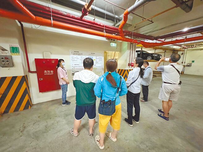 嘉義市政府為加速用戶接管普及率，針對公寓、大樓祭出最低5萬8000元補助方案，輔導住戶申請廢除地下室化糞池或改設汙水坑，並安排住戶至已完成改管的大樓觀摩。（嘉義市政府提供／呂妍庭嘉義傳真）