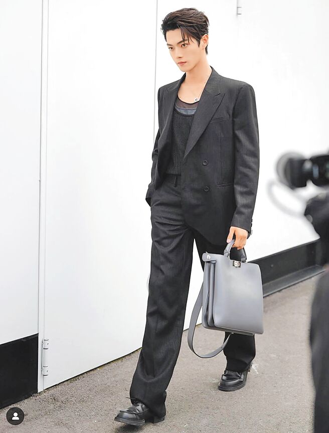 許凱出席FENDI 2025春夏男裝系列。（摘自FENDI IG）
