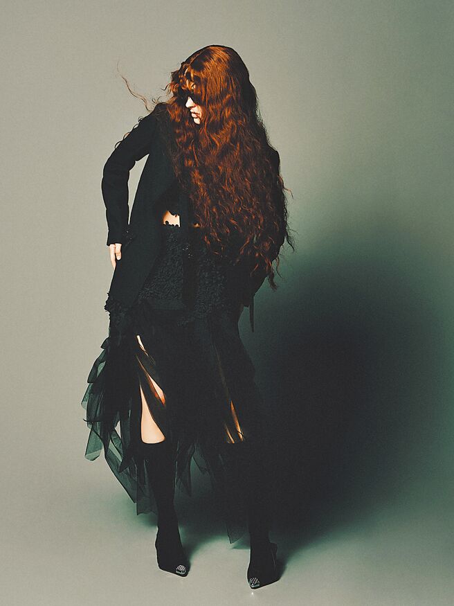 SHIATZY CHEN 夏姿陈2024早秋系列以东方传说《采帨》为题。（SHIATZY CHEN夏姿陈提供）