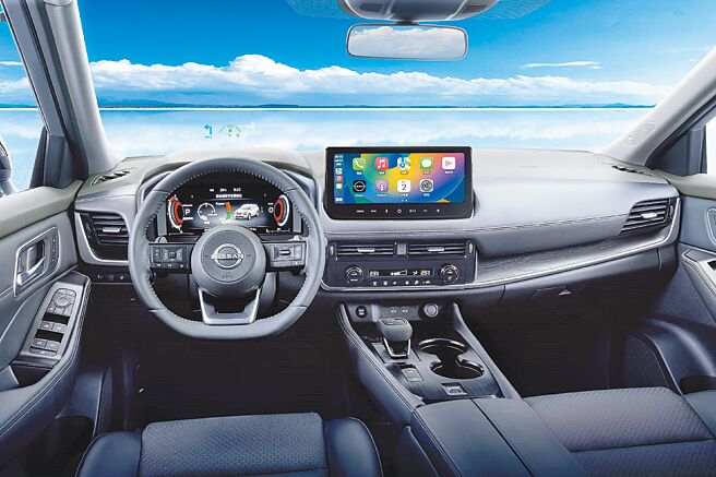 X-TRAIL新增四螢幕連動功能，並支援Apple CarPlay與Android Auto智慧手機無線連結功能。（裕隆日產提供）