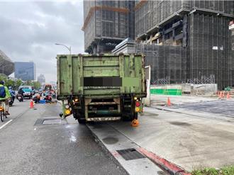 北市警官追撞路旁大貨車身亡    檢：爆閃燈放置不當起訴駕駛