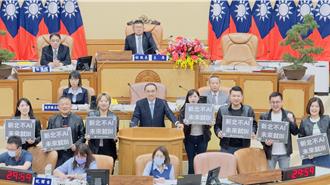 要求市府積極爭取輝達 綠議員黑皮衣上演cosplay