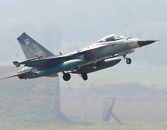 自製戰機工程浩大 下分4個專案