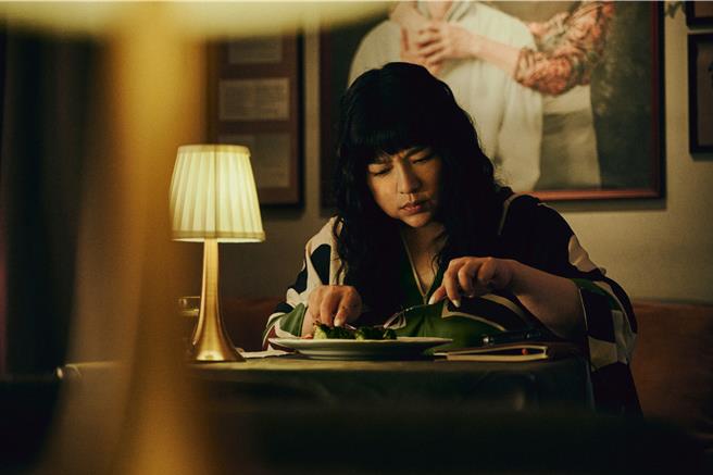 唐綺陽在劇中是美食評論家。（CATCHPLAY＋提供）