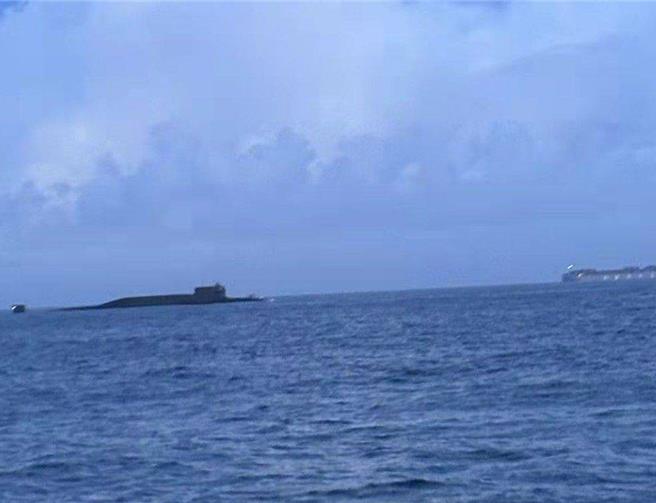 澎湖有渔民目击一艘疑似大陆籍潜舰。（民眾提供／任义宇高雄传真）