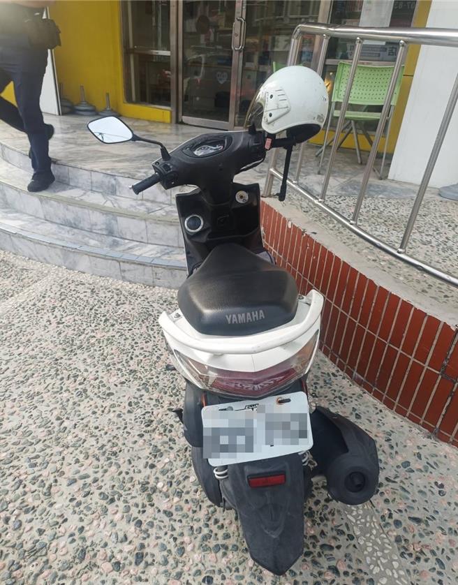 高雄一名男子因酒驾被扣车牌，怕被家人发现挨骂竟异想天开窃取他人车牌悬挂，遭警方识破逮捕。（警方提供／任义宇高雄传真）