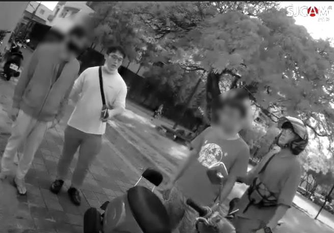 高雄楠梓警方近日查缉诈骗案件，逮补两名嫌疑人包含收水与车手。（翻摄照片／林瑞益高雄传真）