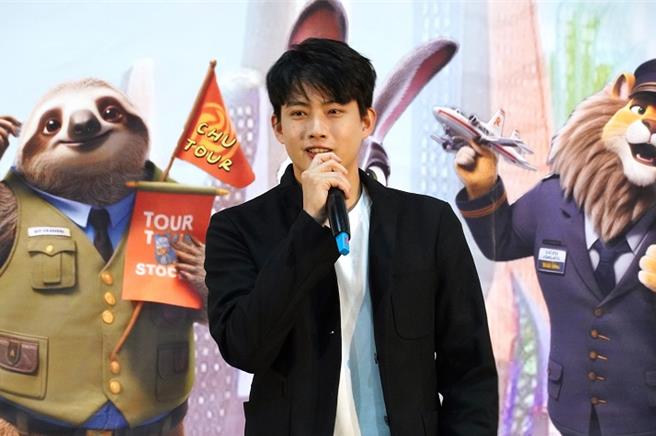 今年學院重磅邀請《全明星運動會》節目知名男星張庭瑚擔任特別來賓。（中華大學提供／王惠慧新竹傳真）