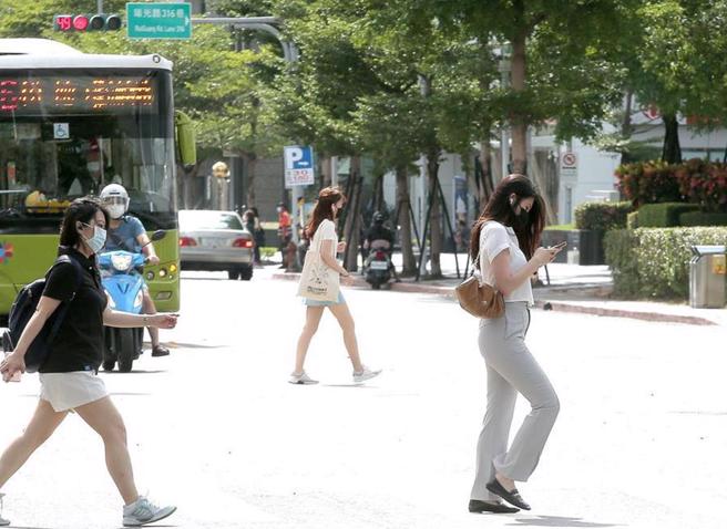 圖為內科上班族。(本報資料照片)