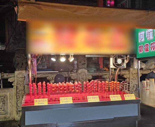事發糖葫蘆攤商昨(17)晚仍照常營業。(游定剛拍攝)