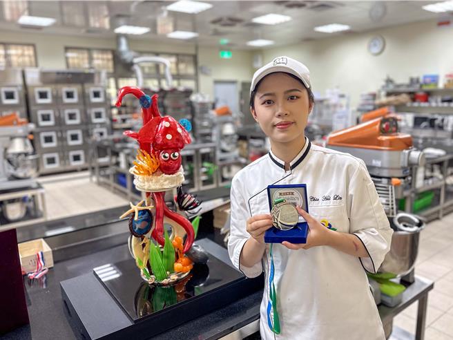 屏科大食品科学系四年级林佳慧获得总统教育奖，18日举行成果发表会，并分享心路歷程。（屏科大提供／罗琦文屏东传真）