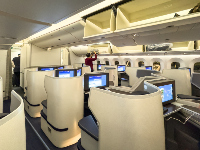 不少网友认为，一生中至少要体验一次飞机商务舱提供的服务。（示意图：shutterstock／达志）