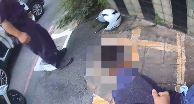 黎男拔腿狂奔，奈何體力不支，不到100公尺即被員警逮捕。（圖／警方提供）