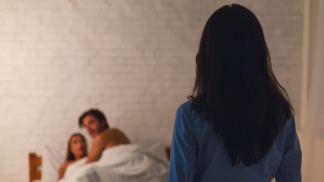 一名單親母親帶著女兒再婚，然而卻發現女兒與新任丈夫之間竟然有不正當關係，迫使她痛心提出離婚訴訟。（示意圖：shutterstock／達志）