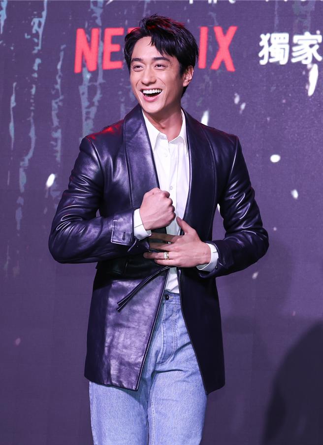 刘俊谦出席Netflix影集《谁是被害者：第2季》上线记者会，搞笑动作连发。（陈俊吉摄）