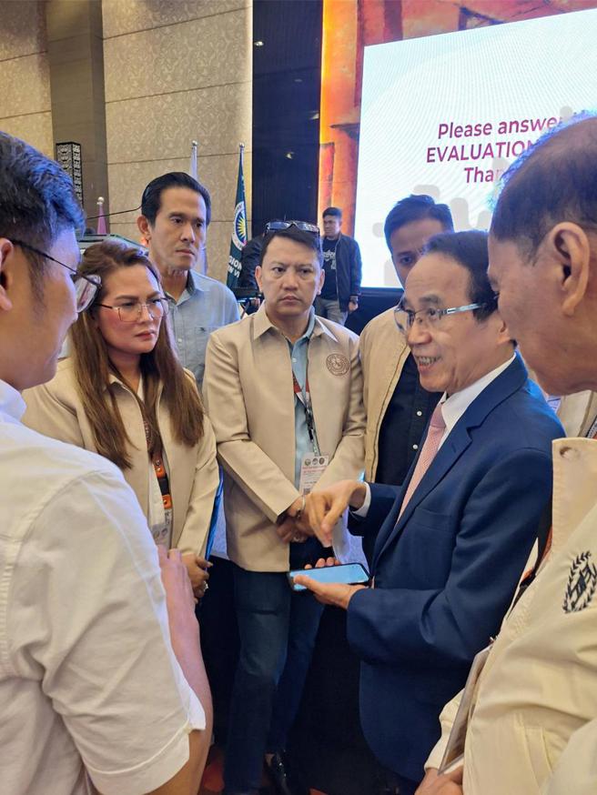 高雄市副市長林欽榮18日受邀代表高市府參加於菲律賓馬尼拉舉辦的菲律賓副市長聯盟全國會議，分享高雄市智慧城市經驗。圖／高市府提供