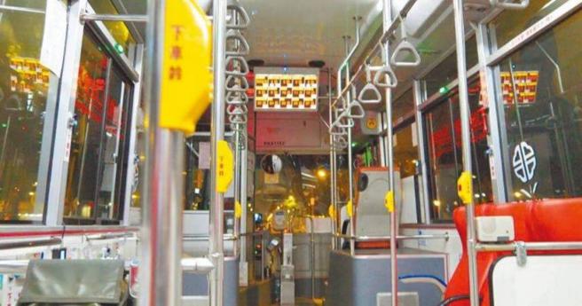 文史工作者张哲生分享，原来博爱座的设置，起初是台北市公车业者为追思已故前总统蒋中正逝世周年，因而共同协议开始的措施。（示意图／新北市交通局提供）