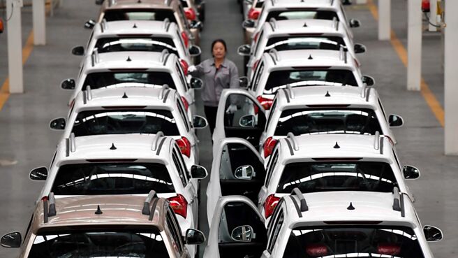 2023年中國車廠總銷量亮眼，高達1,343萬輛，占全球銷量17.9％，史上首次超過美國車廠，升至全球第三。圖／新華社