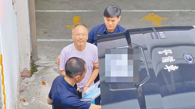 解放军前少校艇长阮芳勇17日被士林地检署声押禁见获准后，面对媒体询问，声称不后悔来台。（李文正摄）