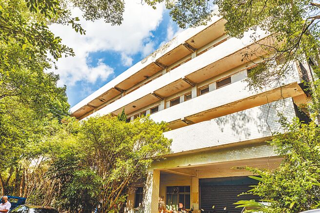 新竹县政府计画转型閒置20年的新埔镇仁爱之家，打造如日本「佛子园」的社福机构，办理「新埔长照社福产创共融园区BOT案」，17日公告招商。（罗浚滨摄）