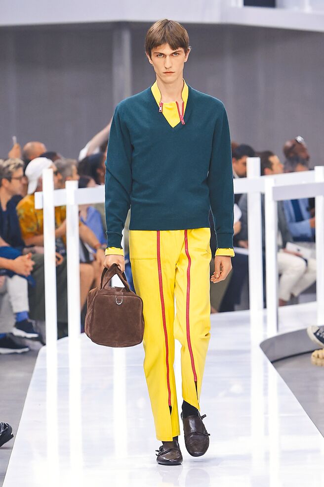 Prada 2025春夏系列，鮮明的撞色設計，搭配拉鍊呈現出少年般的活潑精神。（Prada提供）