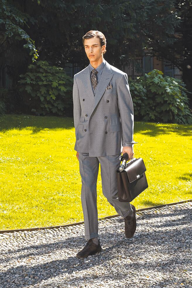 dunhill 2025春夏系列延續品牌一直以來的英倫紳士風格。（dunhill提供）