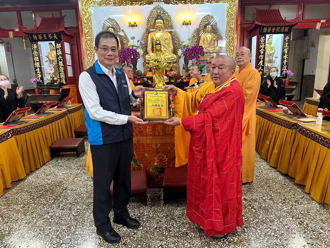 北市消防救災新戰力！普陀山慧濟寺捐贈消防車