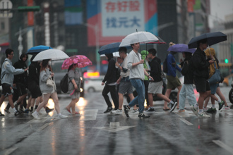 下班注意雨區擴大！13縣市豪大雨特報 一路下到晚上