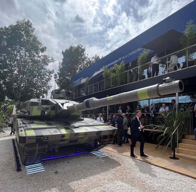  KF51-U在無人砲塔兩側配備主動與被動防禦系統，凸顯對戰場高科技威脅的重視程度。
（取自萊茵金屬「X」帳號）