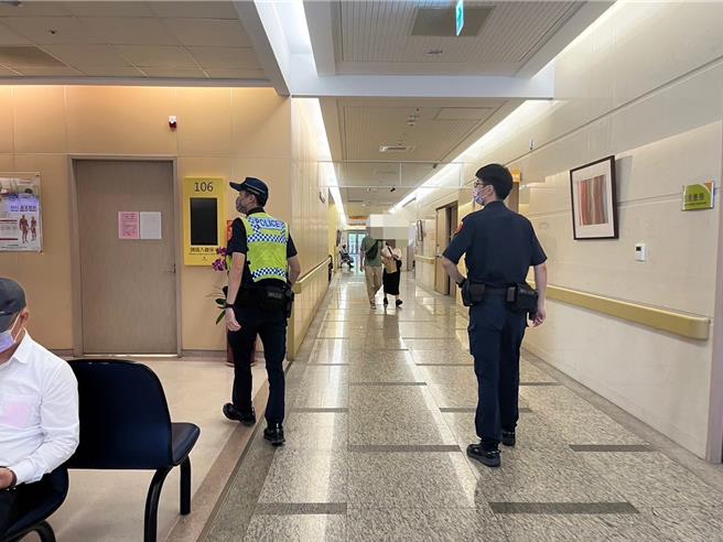 35岁廖姓男子疑似因求爱不成，以电邮方式扬言「回诊时要随机砍人…」，警方在16日接获报案，提前布署，化解一场危机。（民眾提供／冯惠宜台中传真）