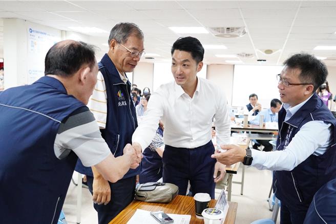 台北市長蔣萬安19日上午參與北投區里長座談會，並於會前接受媒體訪問。（台北市政府提供／丁上程台北傳真）