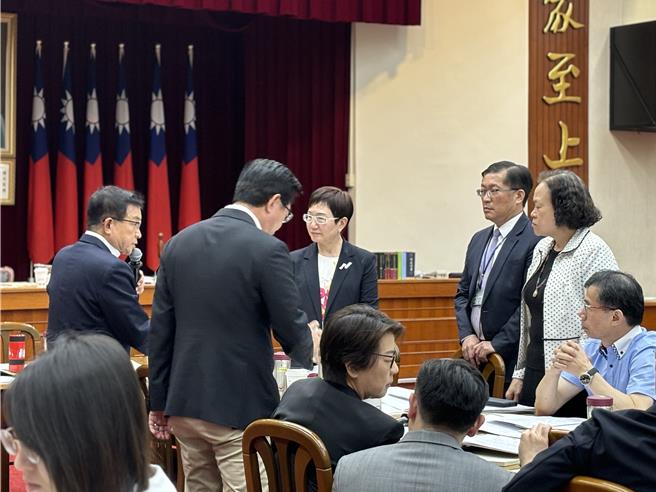 立法院财委会为《财划法》修法争论不休。（图／吴静君摄）