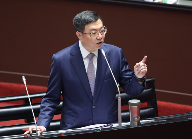 立法院19日全院委員會審查「立法院職權行使法」及「中華民國刑法」部分條文覆議案，行政院長卓榮泰上台答詢。（姚志平攝）