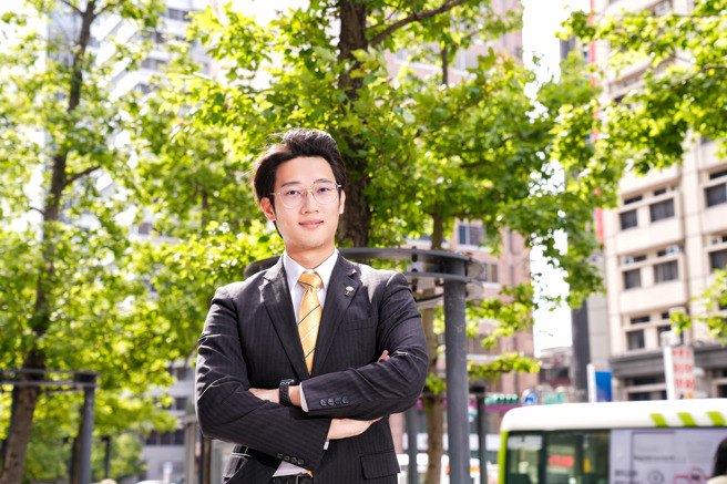 永庆房屋林祺凯坚持把屋况及周遭行情资讯诚实告诉消费者，这是他房仲职涯一路上坚持的信念。(图/永庆房屋提供)