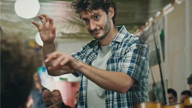 皮耶尼內在《萬事通大全》大飆無厘頭金句。（海鵬提供）