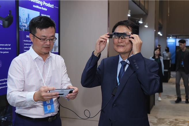 参展企业展示了台湾在软硬体开发、系统整合的领先实力。（研考会提供）