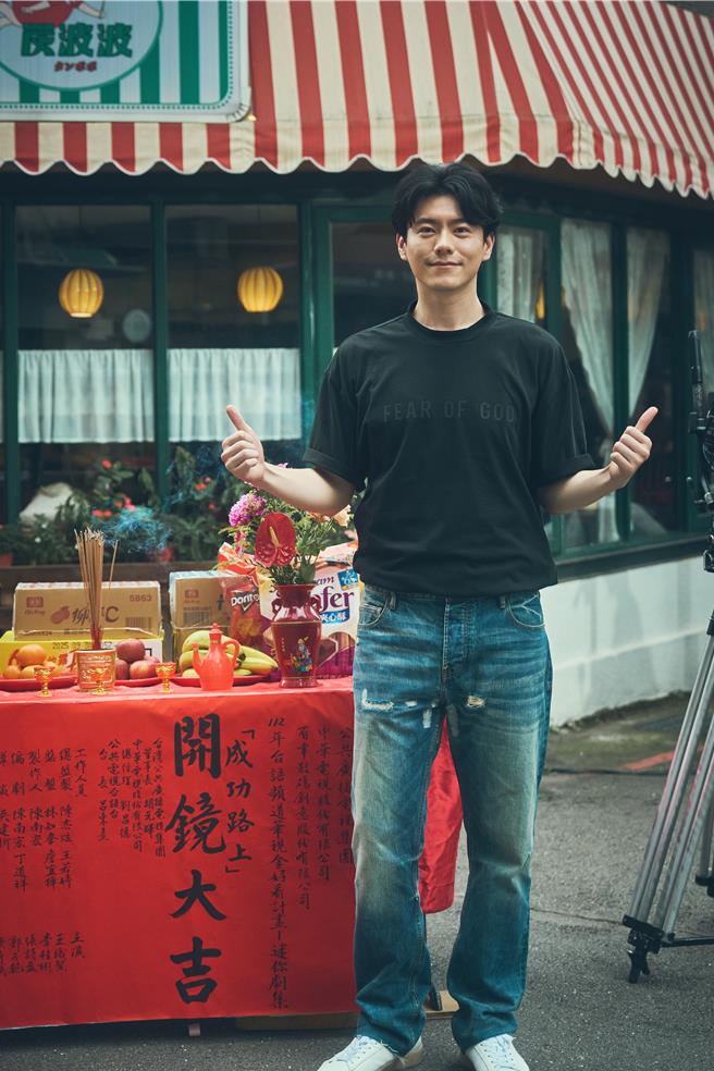 李程彬飾演劉建中，會有接地氣表演。（華視、公視台語台提供）