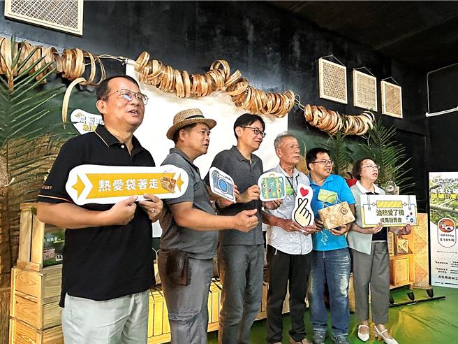 农业部农村发展及水土保持署台东分署今（19）日举办「油热爱了梅」成果发表会，推广农村游程。（萧嘉蕙摄）